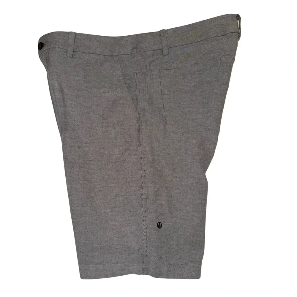 Lululemon Men’s Classic Flat Front Oxford Shorts 10” Inseam Waist 34”